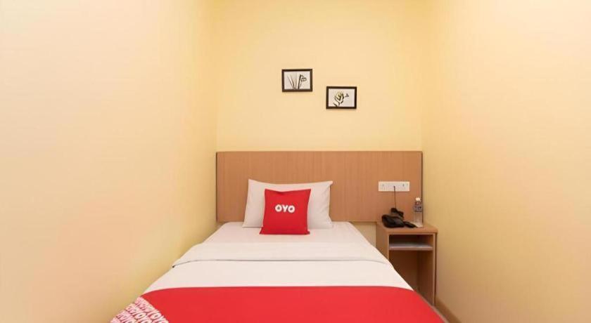 Oyo 44100 Hotel Casavilla Петалінг-Джая Екстер'єр фото